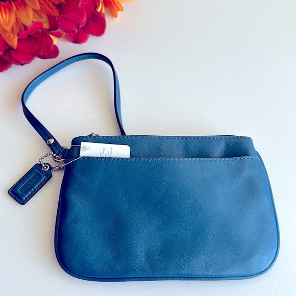 NWT COACH Ocean Leather Zip Wristlet - Picture 5 of 5